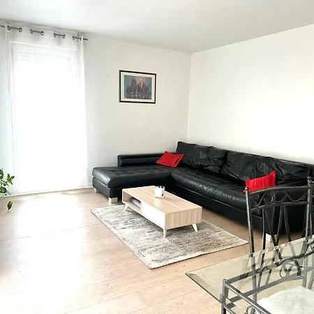 Big , Stade De France à Pied, Paris, Métro , Parking Gratuit *